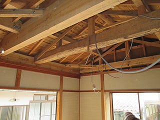 和室リフォーム工事　天井を剥ぎました